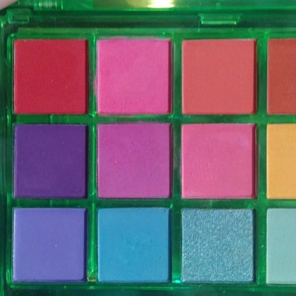 FRUIT PUNCH EYESHADOW PALLETE NWOT - Picture 5 of 6